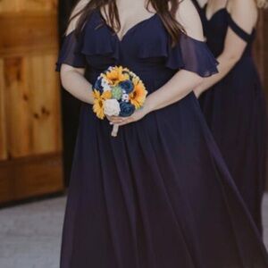 Mori Lee Chiffon Bridesmaid Dress with a Ruffled V-Neckline size 22 NAVY